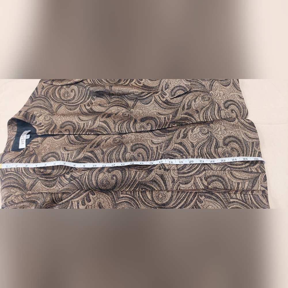 Kasper Elegant Gold and Black Patterned Jacket. Open Forward - Picture 7 of 10